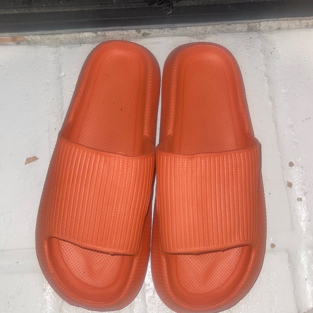 Unisex slippers - Picture 1 of 2